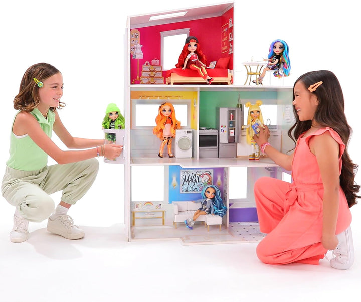 Rainbow High Townhouse - Casă de păpuși din lemn cu 3 etaje cu 5 camere colorate și terasă - Casă complet mobilată cu lift și accesorii funcționale - Jucărie pentru copii de la 4 la 12+ ani