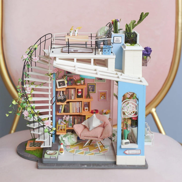 Robotime DG12 Rolife Dora'S Loft Casă de păpuși în miniatură din lemn, metal, țesătură și carton, dimensiuni: 23 X 16 X 26 cm, 248 de piese