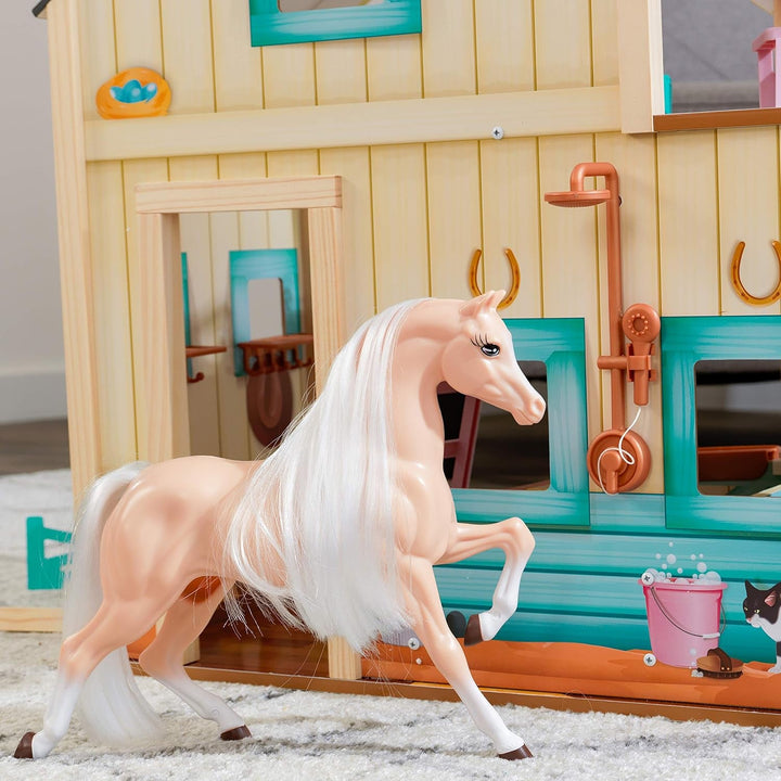 Casa de păpuși Kidkraft Sweet Meadow Horse Stable cu cal - set de joacă din lemn cu mobilier și accesorii, cadou de jucărie cu cal pentru băieți și fete de la 3 ani, 63534