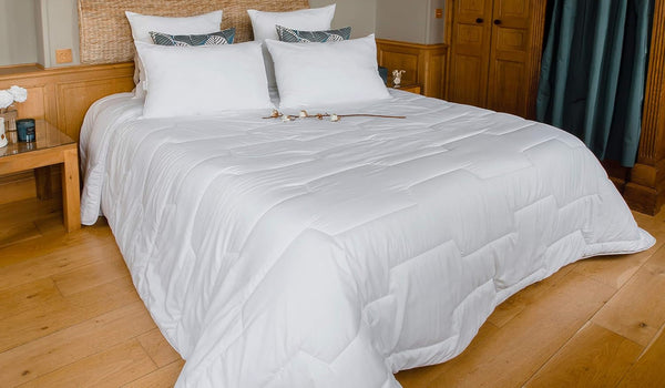 COLAS NORMAND - Plapumă împotriva acarienilor și bacteriilor - Temperată - 280 X 240 Cm - Efect de lungă durată - Igienă perfectă - Microfibre - Moale și confortabile - Lavabilă