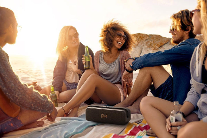 Klipsch Detroit, Difuzor Bluetooth portabil cu două tweeter-uri de 2,5 cm, woofers de 7,6 cm, rezistent la apă IP67 și baterie cu autonomie de 20 de ore. Experiență de concert live. Culoare: negru.