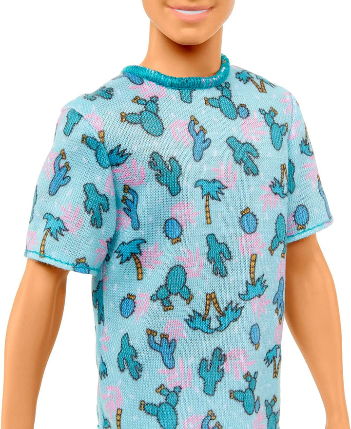 Păpușă Barbie Ken Fashionistas - tricou cu imprimeu de cactus și palmier, pantaloni scurți albi și adidași, perfect pentru aventuri cu prietenii și plimbări prin oraș, pentru copii de la 3 ani în sus, HJT10