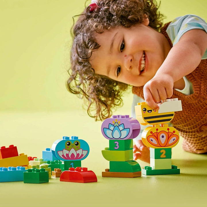 LEGO DUPLO Town Creative Flower Garden, Jucărie stivuibilă, Permite copiilor mici de la 2 ani să se joace imaginativ, Set de construcție pentru a promova dexteritatea, Jucărie educativă pentru copiii preșcolari 10444