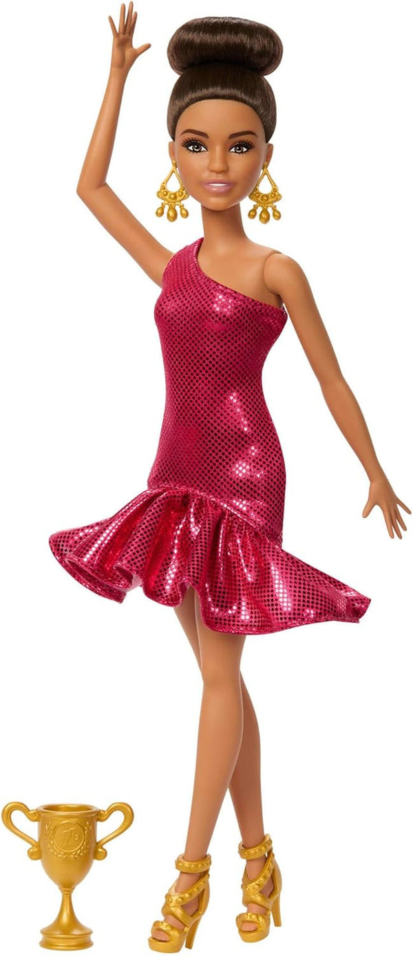 Papusa Barbie dansatoare de moda cu rochie rosie cu volane, pantofi de dans, par castaniu si accesorii trofeu de dans, JFR09
