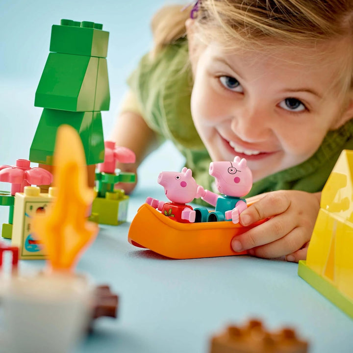 LEGO DUPLO Peppa Wutz Camping Trip - jucărie educativă pentru băieți și fete de la 2 ani - include cort, canoe, foc de tabără și 2 minifigurine - jucărie pentru activități motorii, sortare după culoare 10452
