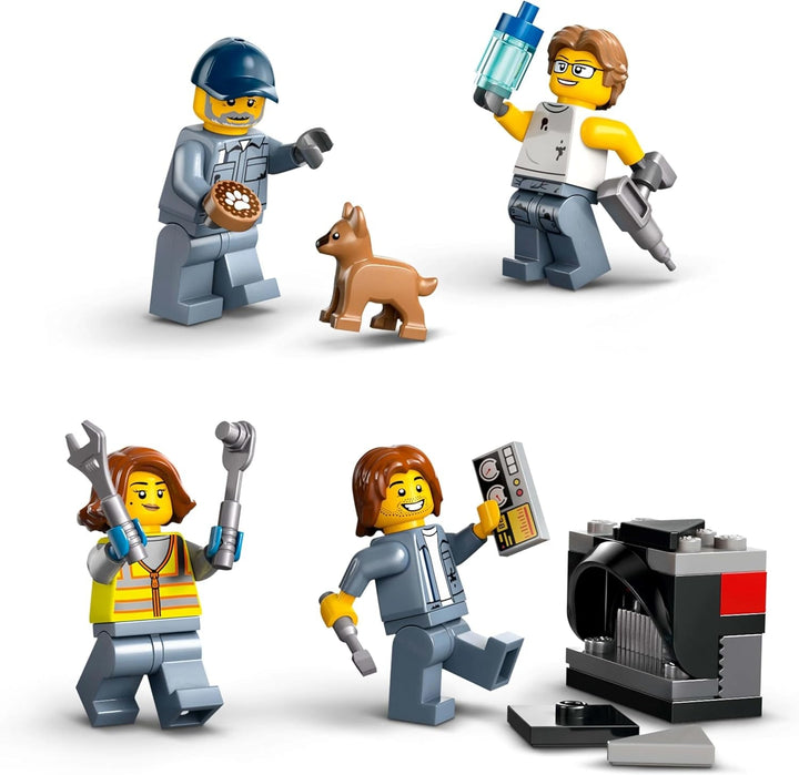 Depozit de fier vechi LEGO City cu mașini - jucărie cu presă de fier vechi și macara, 2 mașini de jucărie, 4 minifigurine muncitoare și clădire de birouri - cadouri aniversare pentru băieți și fete de la 8 ani 60472