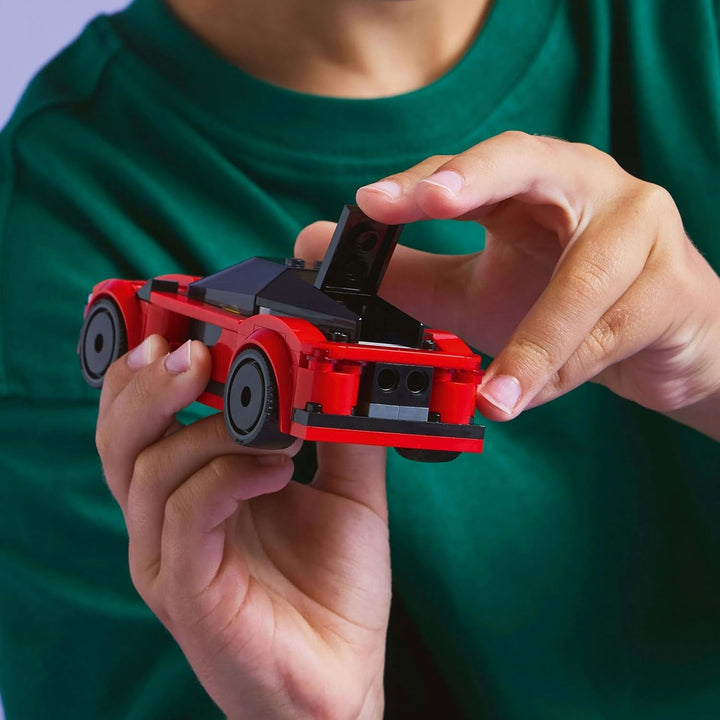 LEGO City Red Sports Car - Mașină de curse pentru băieți și fete de la 5 ani - Cadou de ziua ta sau pentru sărbători - Șofer minifigurină cu telefon mobil și kit de curățare 60448