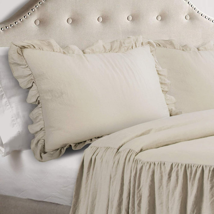 Set de cuvertură de pat Lush Decor cu fustă Ruffle, 3 piese, set de lenjerie de pat Farmhouse de lux, elegant, fermecător detaliu Ruffle, stil atemporal și design clasic, moale și ușor, dimensiune King, Paturi si Cuverturi Lush Decor
