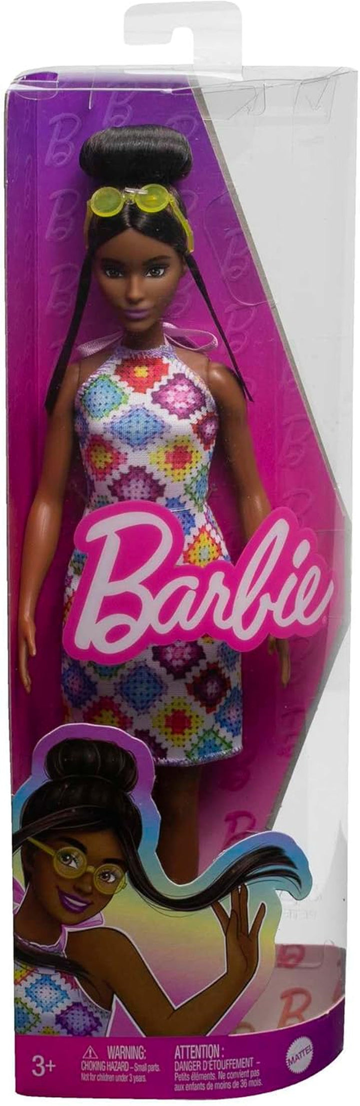 Barbie Fashionistas - Păpușa nr. 210 cu coc glamorous și rochie midi croșetată, ochelari de soare aurii și sandale galbene, pentru copii de la 3 ani în sus, HJT07