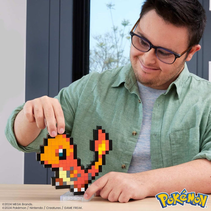 MEGA Pokémon Glumanda - Figură construibilă în aspect retro, Pixel Art, Inclusiv bază pentru montare pe perete, Pentru constructori și colecționari adulți, HTH76
