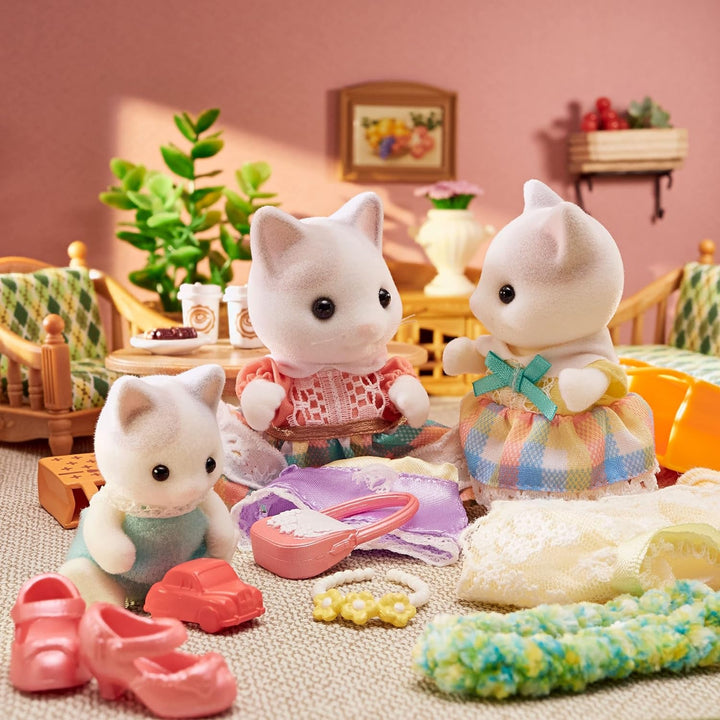 Sylvanian Families - 5738 Familia Milk Cat - Figuri pentru casa de păpuși
