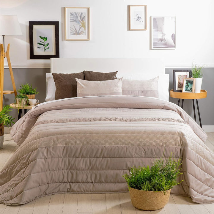 Cuvertură Spring 3, crem, pentru paturi late de 135 cm
