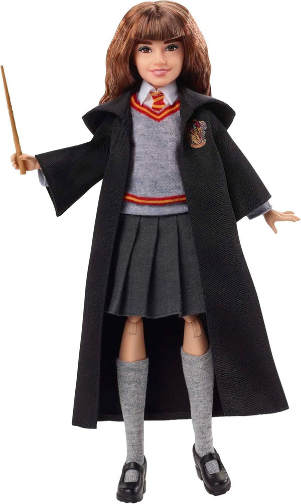 HARRY POTTER Hermione Granger - uniformă Hogwarts, halat Gryffindor și baghetă personalizată pentru fani și colecționari, 11 articulații pentru lupta împotriva lui Voldemord, vârsta 6+, FYM51