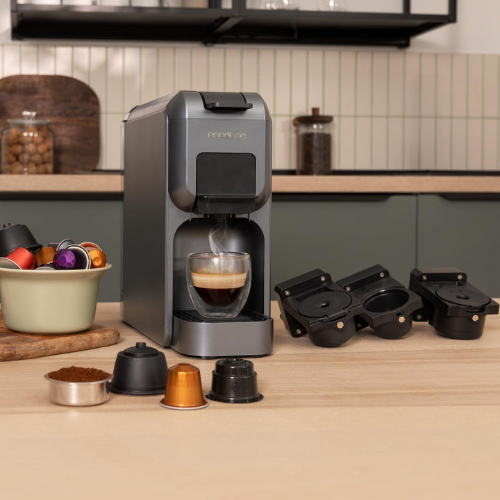 Aparat pentru capsule Cecotec Freestyle Compact Black. 1350W, încălzire termoblock, tehnologie Forcearoma 20 bar, espressor 4 în 1. Potrivit pentru cafea măcinată, Dolce Gusto, Nespresso și K-Fee