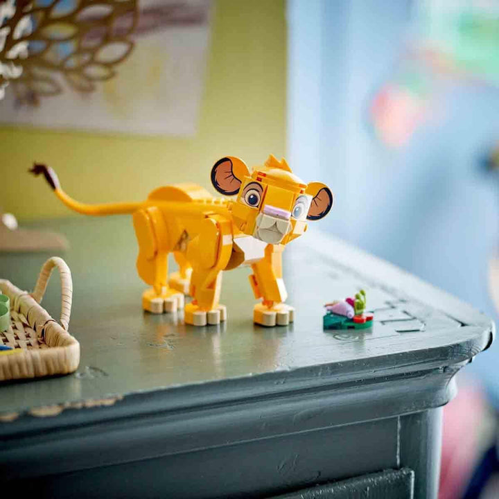 LEGO Ç€ Disney Simba, puiul de leu al regelui, jucărie de construcție pentru copii, Playset fantezie cu figura leului, idee de cadou cool pentru fete și băieți de la 6 ani, jucărie pentru copii 43243