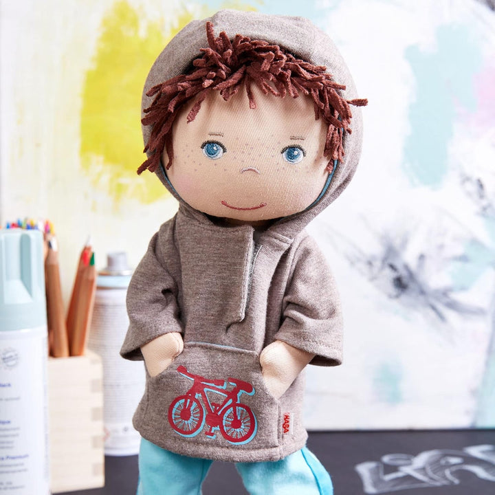 HABA 306528 - Păpușă Lian - Păpușă de pluș pentru copii de la 18 luni pentru joacă și îmbrățișare din materiale moi - Dimensiune: 30 cm