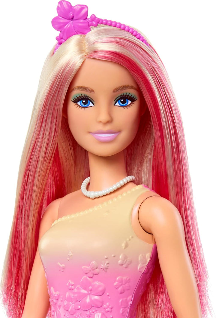 Păpușă Barbie Royal cu păr fantezist blond și roz, accesorii colorate, top roz cu gradient și fustă cu model fluture, HRR08
