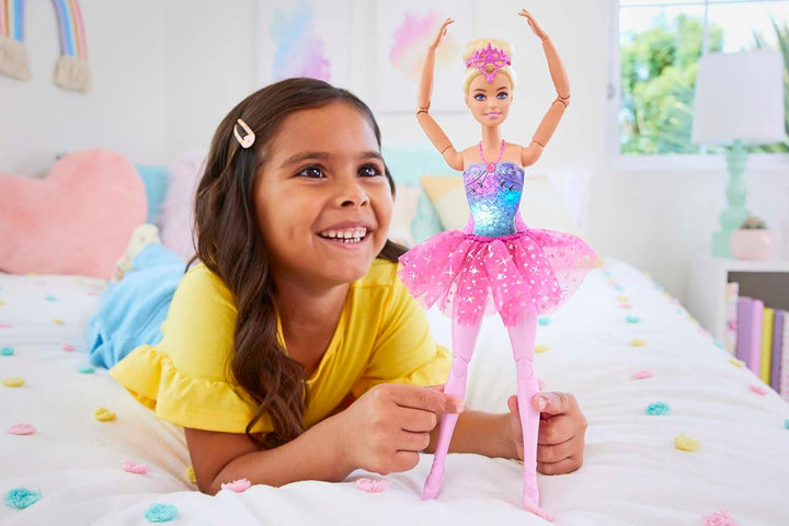 Păpușa Barbie Dreamtopia Magic Light Ballerina, cu tutu roz și păr blond, 5 efecte luminoase și sonore, Barbie mobilă, de la 3 ani, HLC25