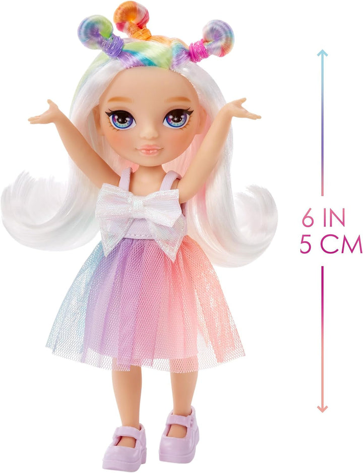 Rainbow High Littles - Opal Raine - păpușă mică, mobilă - păpușă mare de 14 cm în culorile curcubeului cu geantă și unicorn magic - pentru copii și colecționari