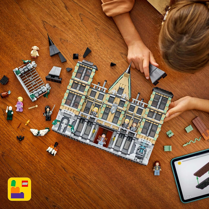 LEGO Harry Potter Malfoy Family Country Estate, jucărie fantastică de colecționat și expus, cadou pentru băieți, fete și fani ai lumii vrăjitorilor, idee de cadou cu 9 minifigurine 76453