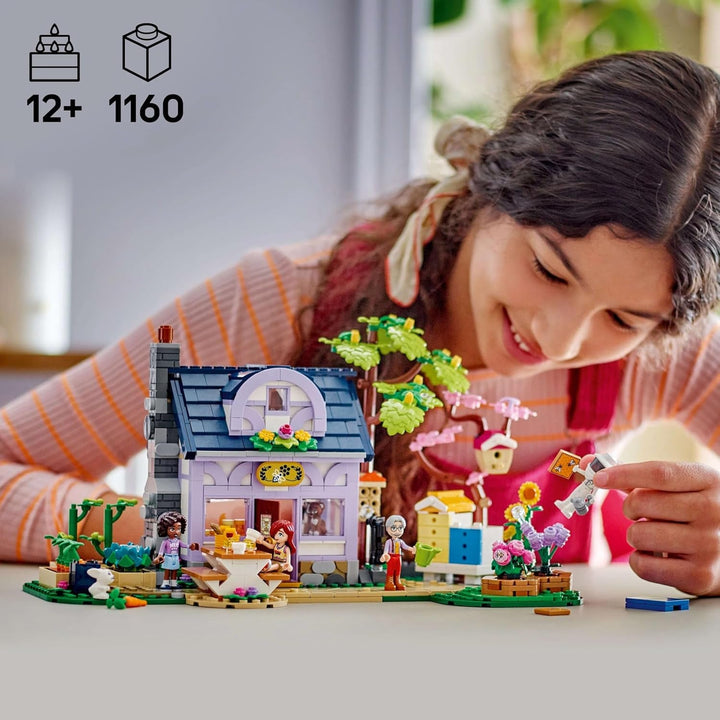 LEGO Friends House And Flower Garden The Beekeeper, set de construcție, set de joacă în natură, cadou pentru fete de la 12 ani, set cu model construibil, 4 minifigurine și figuri de animale, pisică și iepure 42669