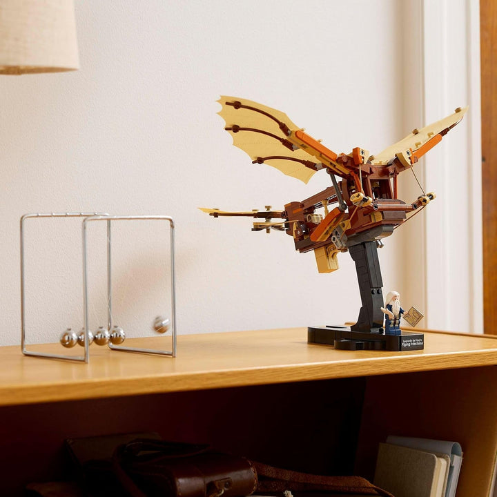 LEGO Icons Leonardo Da Vinci's Flying Machine With Flapping Wings - Include minifigurină și suport - Set de construcție pentru adulți - Set de decorațiuni pentru casă - Idee de cadou - 10363