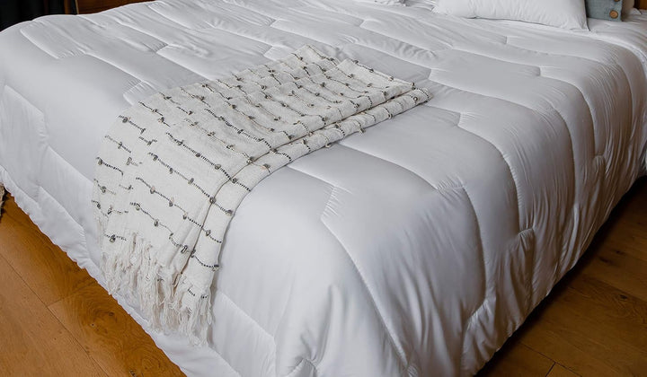 COLAS NORMAND Plapumă antiacarieni și antibacteriană, ușoară, 200 X 200 cm, efect de lungă durată, igienă perfectă, microfibră, moale și confortabilă, lavabilă, franceză, albă 53130248