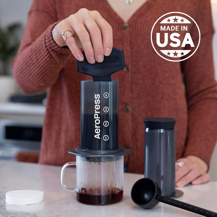 Aparat de cafea și espresso Aeropress Original, aparat de cafea portabil de calitate barista cu cameră, piston și filtre, aparat de cafea și espresso rapid