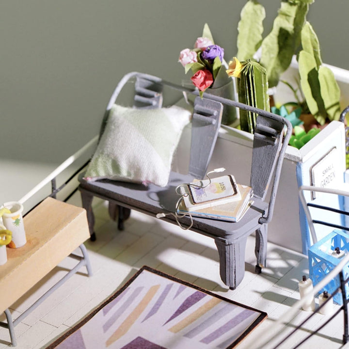 Robotime DG12 Rolife Dora'S Loft Casă de păpuși în miniatură din lemn, metal, țesătură și carton, dimensiuni: 23 X 16 X 26 cm, 248 de piese
