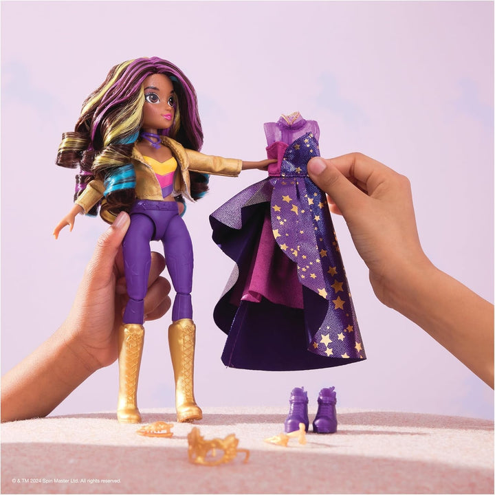 Unicorn Academy Deluxe Masked Ball Sophia - păpușă de 24 cm din popularul serial Netflix cu 2 ținute, dress-up clasic și joc de rol, vârsta 4+
