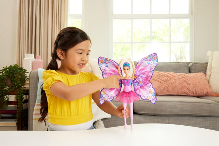 Păpușa Barbie Dance And Flutter cu transformare 2 în 1 de la dansatoare la fluture cu aripi care se deschid, păr violet, bijuterii de păr și tutu detașabil, HXJ10