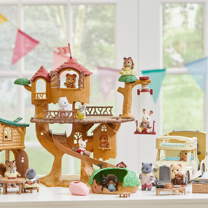 Sylvanian Families 5494 Adventure Tree House - Set de joacă pentru casa de păpuși