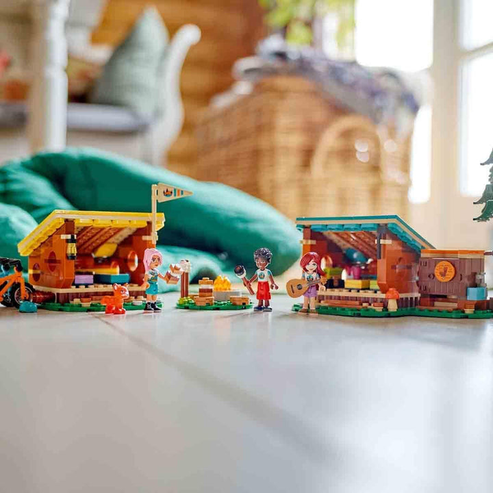 LEGO Friends Cosy Huts At Adventure Camp, Playset pentru jocuri de rol în aer liber, jucărie pentru copii pentru fete și băieți de la 7 ani cu 3 figurine și vulpe, jucărie de camping 42624