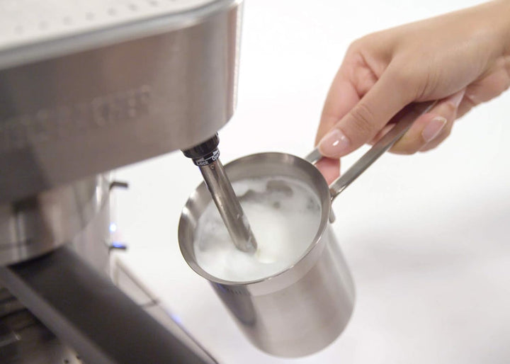 Rommelsbacher Coffee/Espresso Centre EKS 3010 - Mașină de cafea cu filtru, cană de sticlă, suport pentru sită, inserție filtru pentru 1 sau 2 cești, duză pentru spumă de lapte/apă caldă, cantitate de umplere a ceștii programabilă