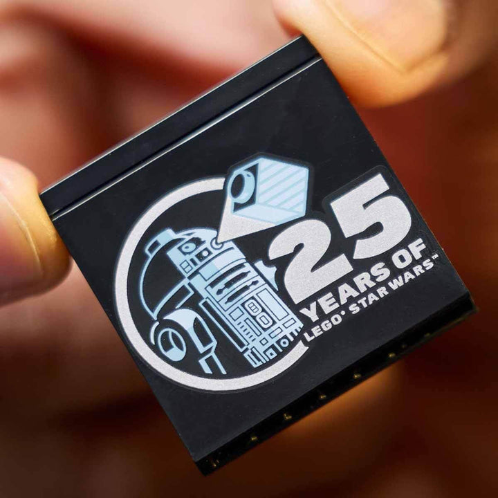 LEGO Star Wars Pod Race in Mos Espa - Diorama, Set pentru adulți, Kit model Amenințarea întunecată, include Podracerul lui Anakin Skywalker, piesă de colecție, cadouri pentru bărbați și femei 75380