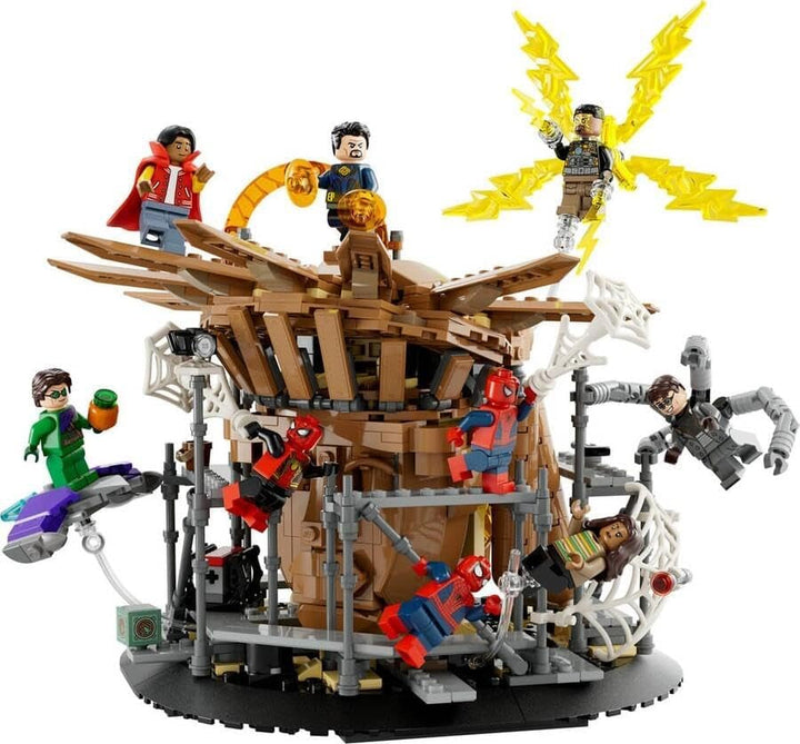 LEGO 76261 Marvel Spider-Man's Big Showdown, Spider-Man: No Way Home set cu 3 minifigurine Peter Parker plus Green Goblin, Electro, Sandman, Ned, Doctor Strange și MJ, model de colecție
