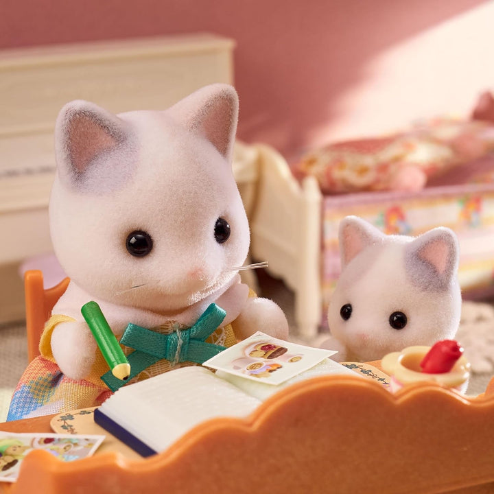Sylvanian Families - 5738 Familia Milk Cat - Figuri pentru casa de păpuși