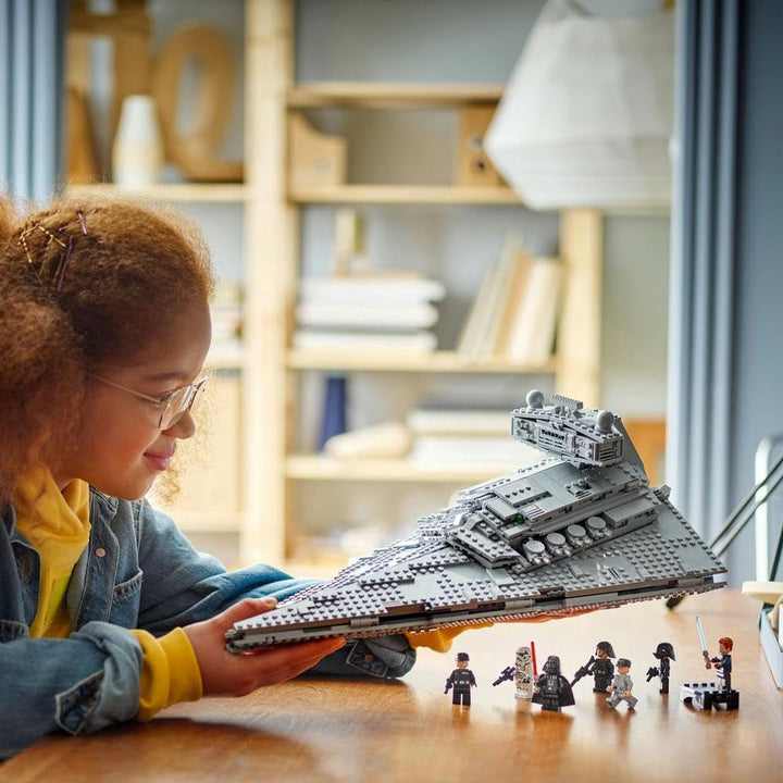 LEGO Star Wars Imperial Star Destroyer, Set navă stelară, Jucărie de construcție, Playset cu Darth Vader și Cal Kestis, Cadou de ziua de naștere pentru băieți, fete și fani 75394