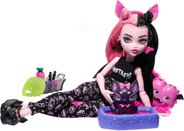 Păpușă MONSTER HIGH și accesorii pentru petrecerea în pijamale, animalul de companie al păpușii Draculaura Bat Count Fabulous, Creepover Party, HPY66