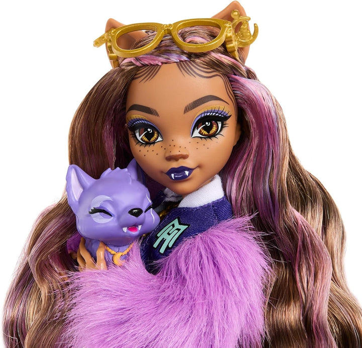 Păpușă Monster High Clawdeen Wolf cu câine Crescent și accesorii precum rucsac, calendar, gustări și multe altele, HRP65