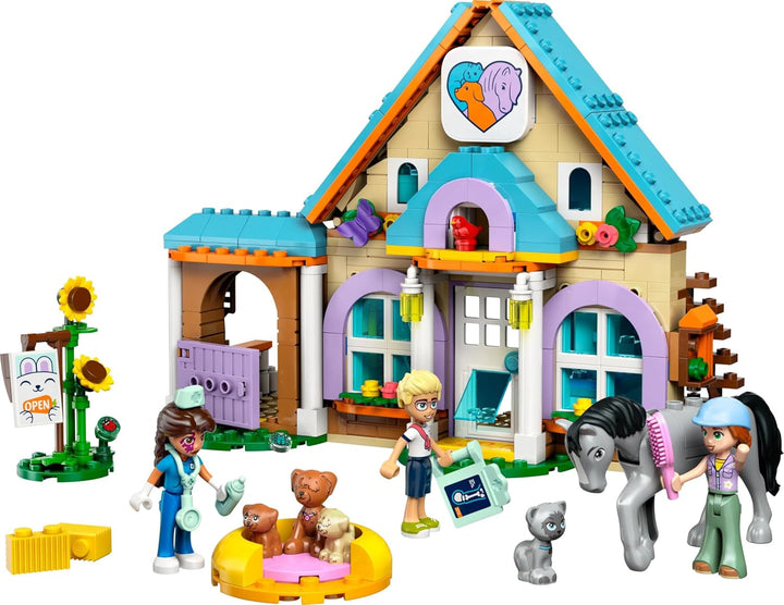 LEGO Friends Cabinet veterinar pentru cai și animale de companie, set de construcție și joacă pentru jocuri de rol imaginative cu 3 minifigurine și 5 figurine de animale, idee de cadou pentru fete de la 7 ani 42651