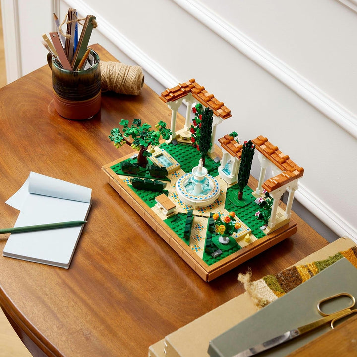 LEGO Icons Fountain Garden - Set de construcție în miniatură pentru adulți cu frunze, chiparoși, copaci, liane, flori - Idee creativă de cadou pentru ziua de naștere, cadou de casă pentru femei, bărbați - 10359