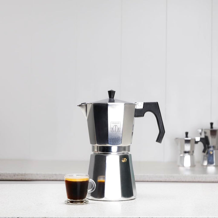 Cafetieră italiană Cecotec Mokclassic 300 Shiny. Cafetieră din aluminiu, Pentru toate tipurile de aragazuri, 3 căni, Sigiliu din silicon, Mâner ergonomic, rezistent la căldură, Filtru și supapă din oțel inoxidabil.