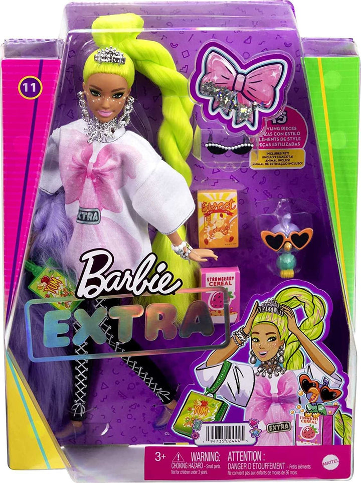 Barbie HDJ44 - Păpușă extra #11 în tricou supradimensionat și jambiere cu papagal de companie, păr verde neon extra lung și accesorii, articulații flexibile, cadou jucărie pentru copii cu vârsta de peste 3 ani