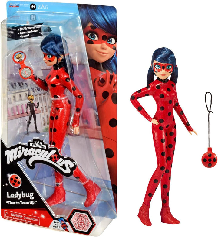 Bandai - Miraculous Ladybug - Doll Marinette Colour Change Surprise - Păpușă articulată Miraculous, 26 Cm + 3 surprize - Model aleatoriu - P50390