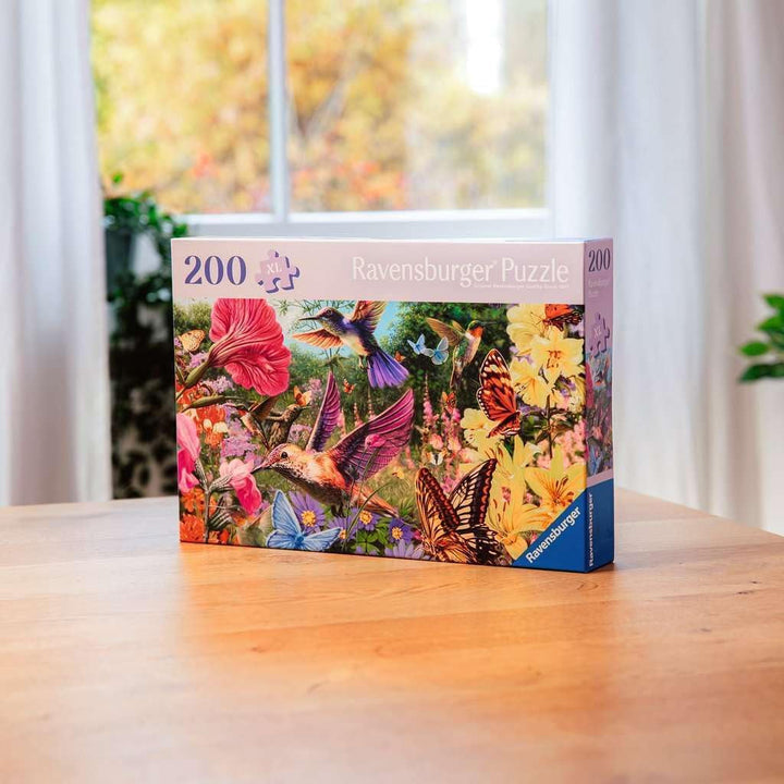 Ravensburger Puzzle 12001369 - Colibri și fluturi - puzzle de 200 de piese pentru persoane în vârstă și seniori, cu piese de puzzle mai mari, cu aderență, șablon cu imagine mare și cu bază pentru puzzle