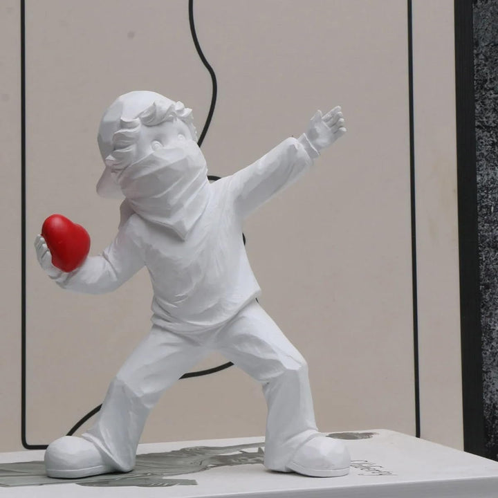 Fată drăguță cu balon, sculptură din rășină, statuie pentru decorațiuni interioare, statuie Banksy, fată cu inimă roșie, figura balon, sculptură de artă modernă pentru masă, raft, decor Statuete si sculpturi Naty Shop Băiat alb