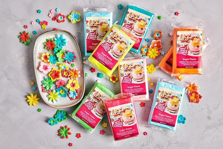 FunCakes Roll Fondant Sweet Pink: Ușor de utilizat, neted, flexibil, moale și pliabil, perfect pentru decorarea prăjiturilor, halal, kosher și fără gluten. 1 kg Pasta de zahar Naty Shop